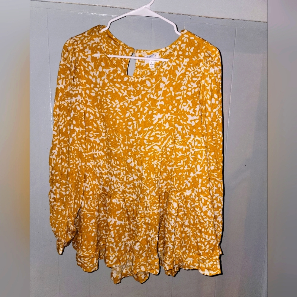 NWOT Time and tru floral top: M